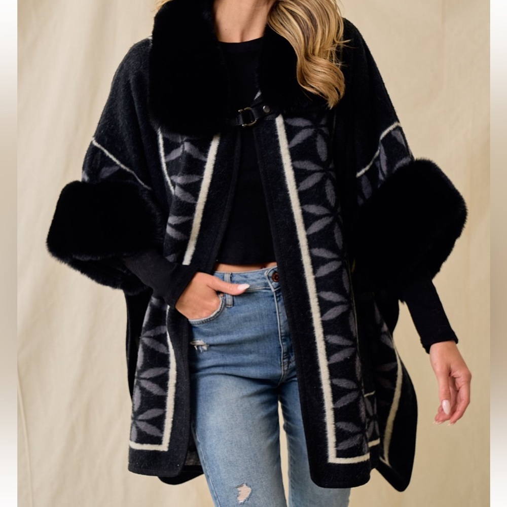 34 Fabulous Grey Black & Cream Floral Chain Pattern Poncho Jacket Black Faux Fur - Picture 5 of 6